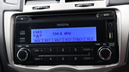 2010 Toyota Vitz image 325318