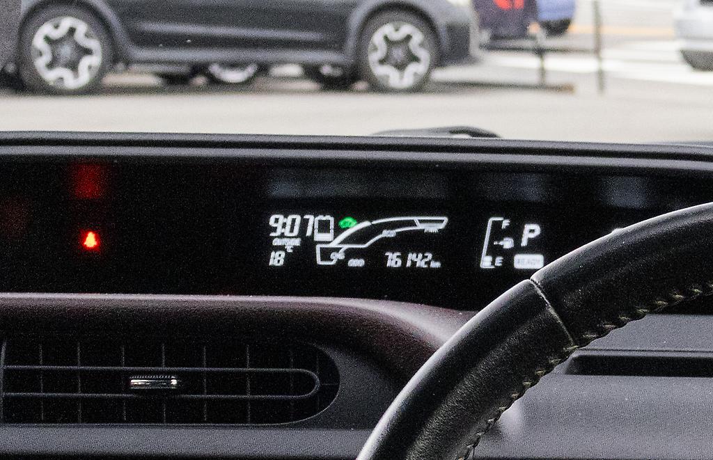 2014 Toyota Aqua G Model, Push Start, Reverse Camera, Cruise Control image 324246