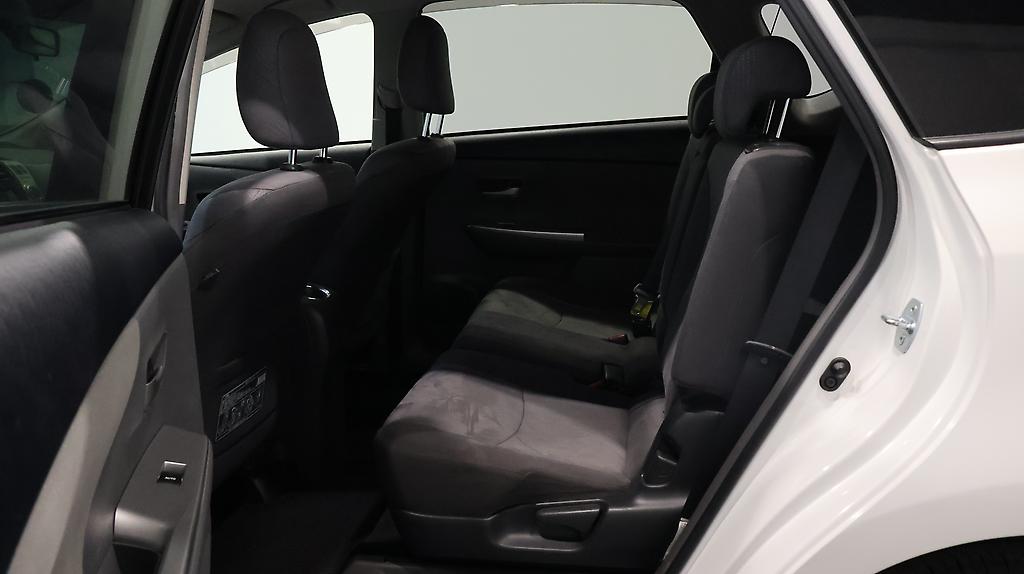 2012 Toyota Prius ALPHA HYBRID 7 Seater image 324117