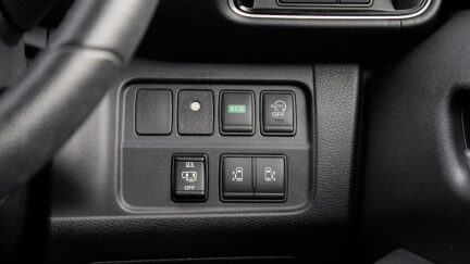 2017 Nissan Serena Highwaystar V-selection Heated seats image 326367