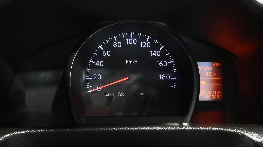 2010 Nissan Nv200 Alloy Wheels – Roof Racks image 325112