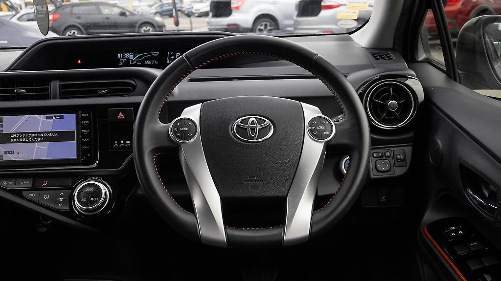 2015 Toyota Aqua X- Urban F spec image 324272