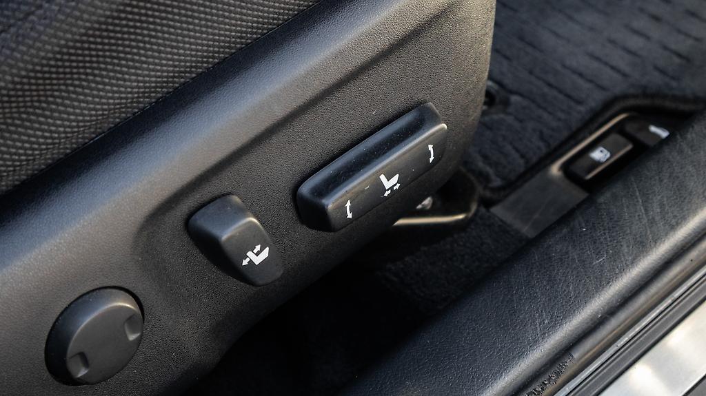 2013 Toyota Camry F hybrid , E seats, Push start image 321154