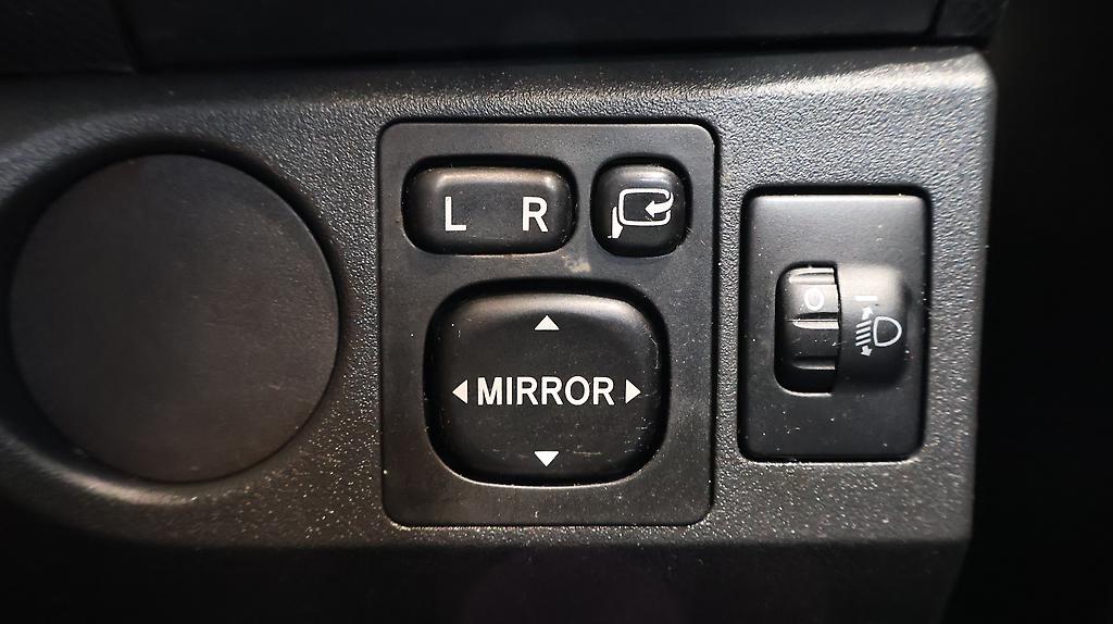 2010 Toyota Vitz image 325320