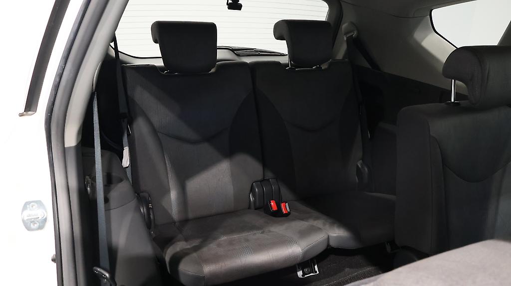 2012 Toyota Prius ALPHA HYBRID 7 Seater image 324118