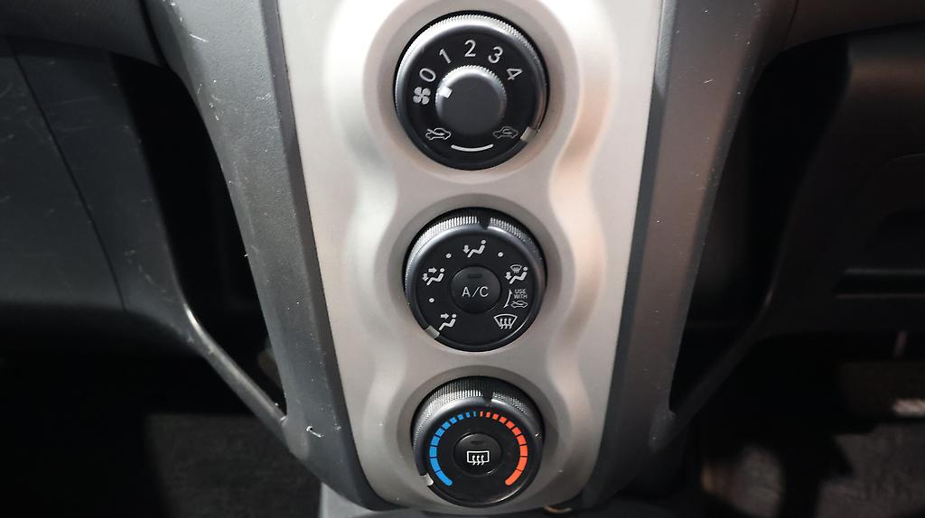 2010 Toyota Vitz image 325319