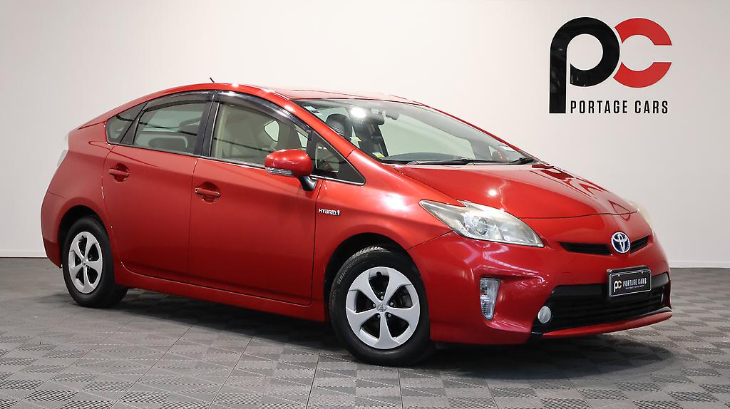 2014 Toyota Prius Climate control – Steering wheel controls image 321752