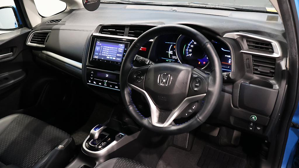 2013 Honda Fit Hybrid L-Package image 325403