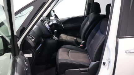 2014 Nissan Serena Highway Star S-Hybrid image 326476