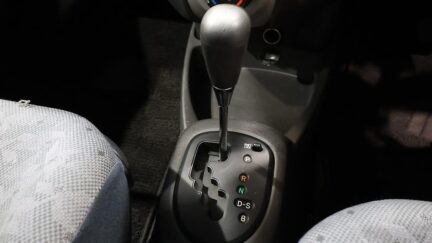 2010 Toyota Vitz image 325321