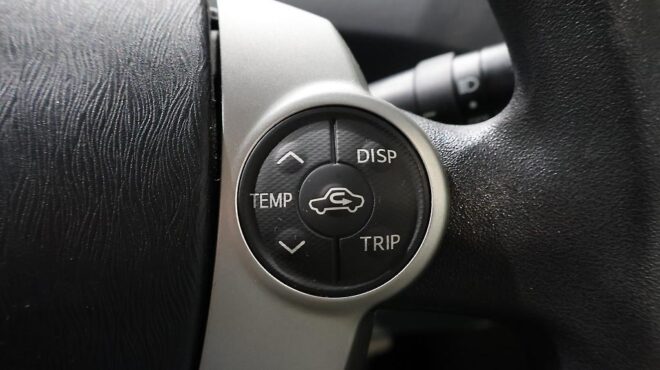 2014 Toyota Prius Climate control – Steering wheel controls image 321760