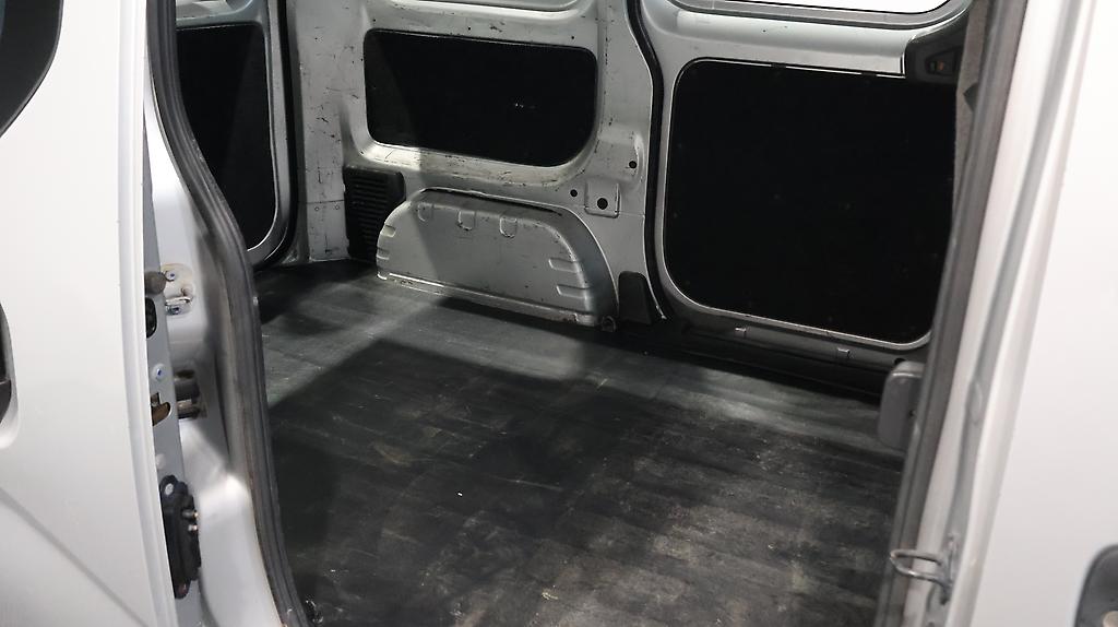 2010 Nissan Nv200 Alloy Wheels – Roof Racks image 325108