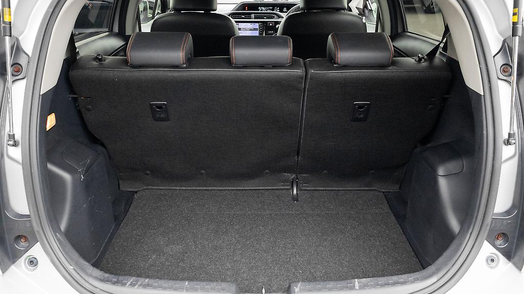 2015 Toyota Aqua X- Urban F spec image 324277