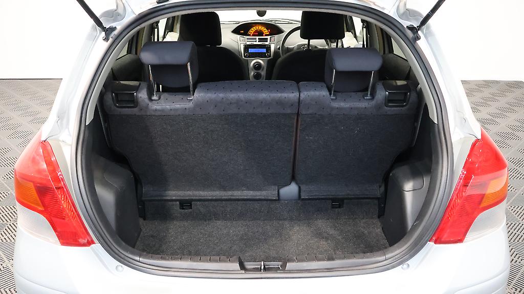 2010 Toyota Vitz image 325310