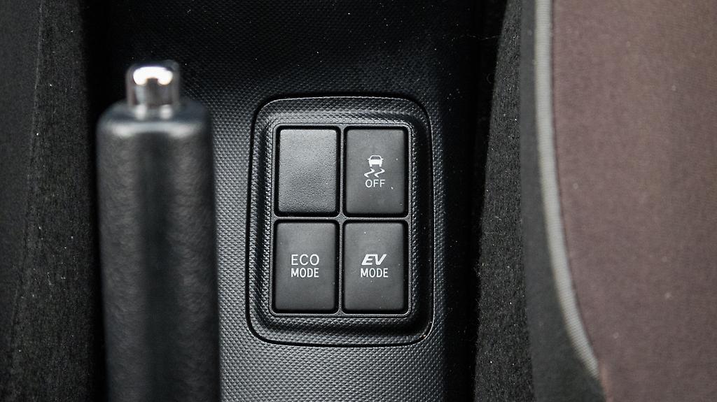 2014 Toyota Aqua G Model, Push Start, Reverse Camera, Cruise Control image 324254