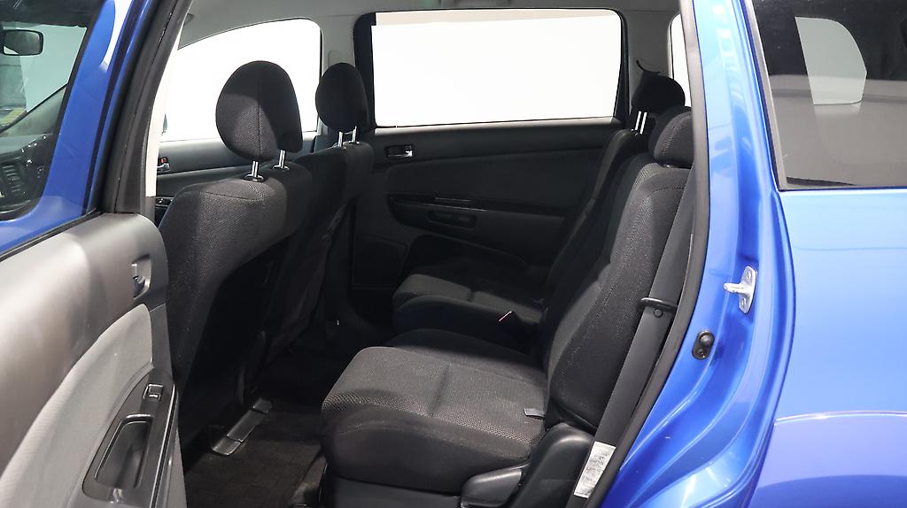 2005 Toyota Wish Reverse Camera image 326287