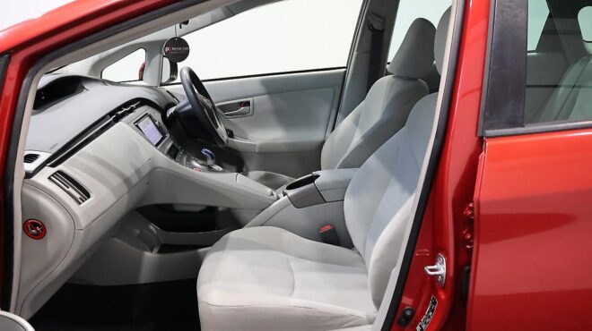 2014 Toyota Prius Climate control – Steering wheel controls image 321748