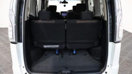 2014 Nissan Serena Highway Star S-Hybrid image 326475
