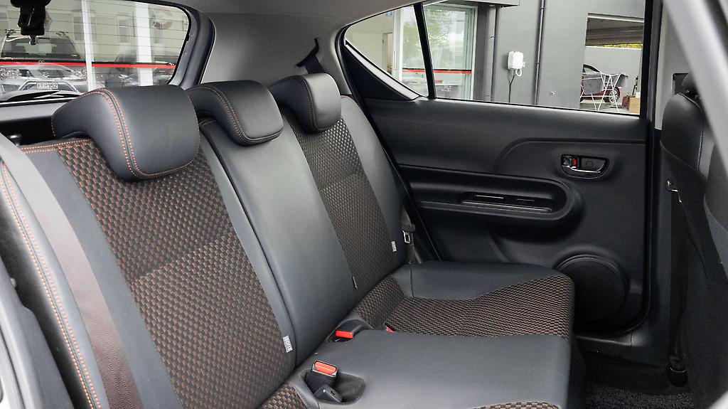 2015 Toyota Aqua X- Urban F spec image 324267