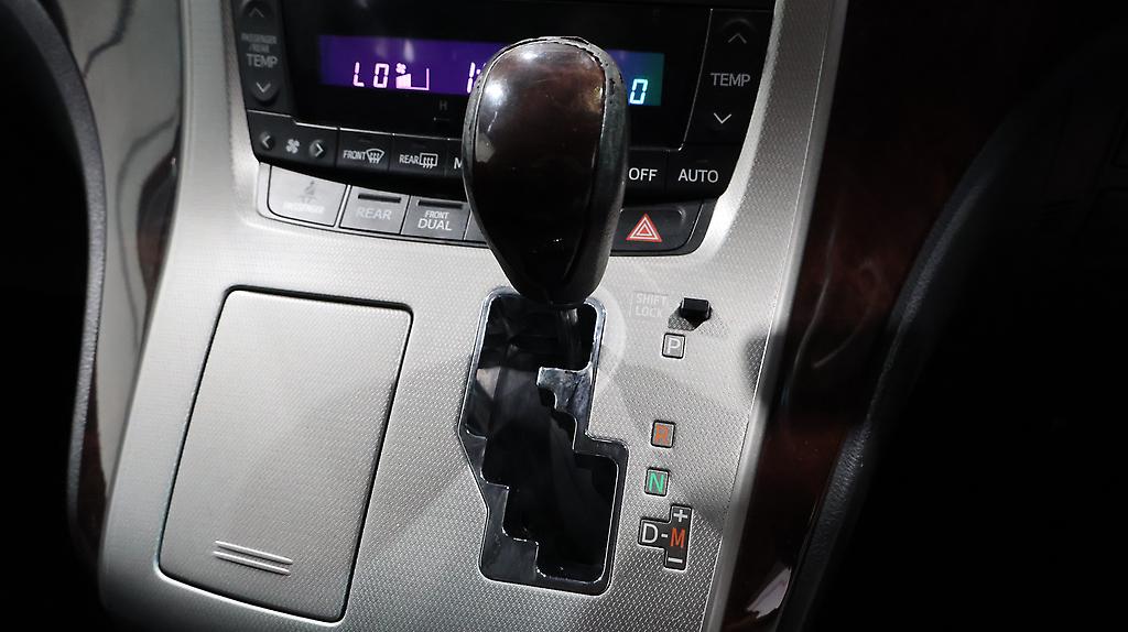 2012 Toyota Vellfire 2.4Z image 325789