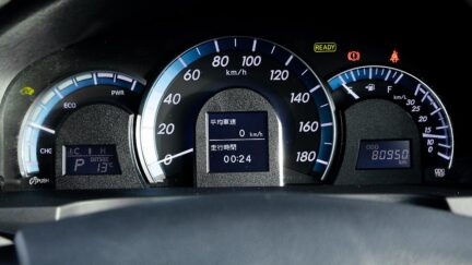 2012 Toyota Camry F hybrid , E seats, Push start image 323709