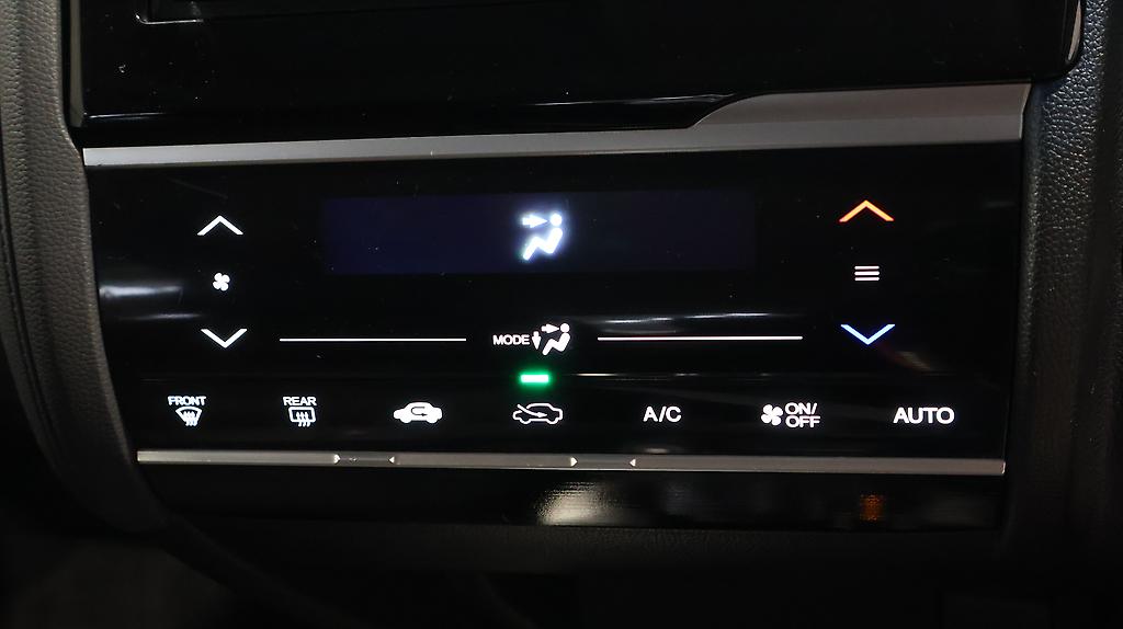 2015 Honda Fit Hybrid F-Package image 323876