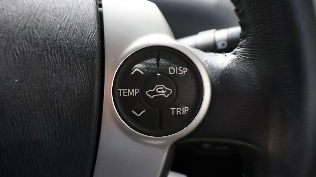 2012 Toyota Prius ALPHA HYBRID 7 Seater image 324131