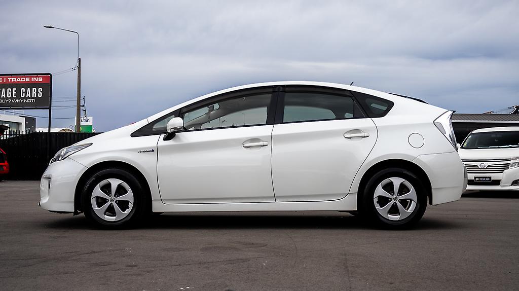2014 Toyota Prius F spec, Hybrid, Push start image 324303