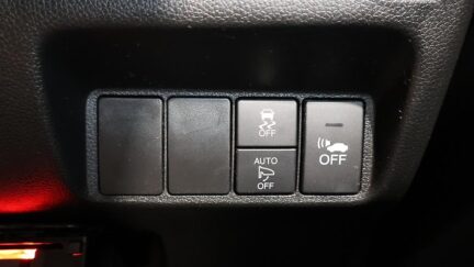 2015 Honda Shuttle Hybrid X image 323767