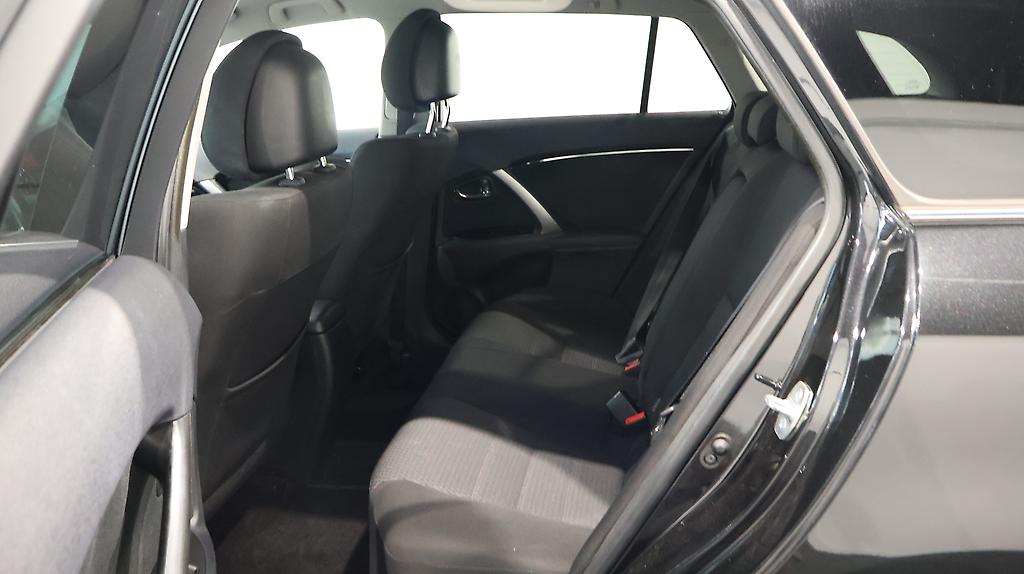 2014 Toyota Avensis Wagon image 325196