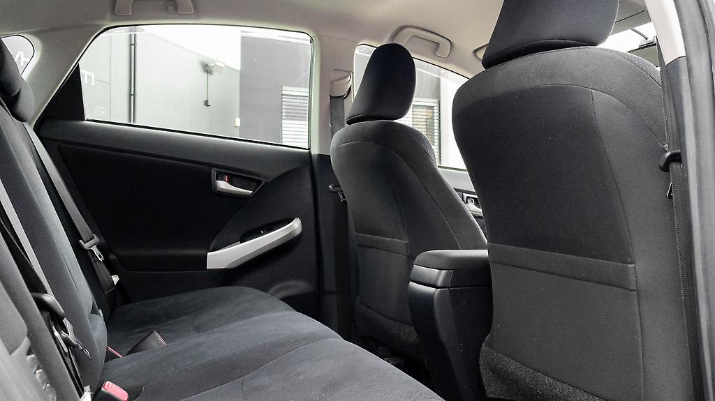 2014 Toyota Prius F spec, Hybrid, Push start image 324309