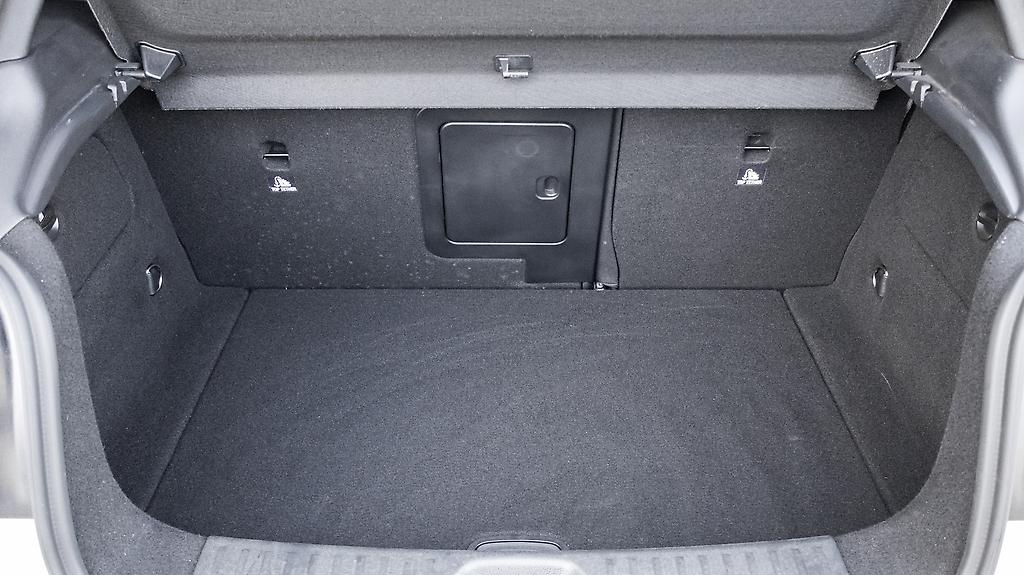 2014 Mercedes-benz A 180 Style Edition Half leather image 324678