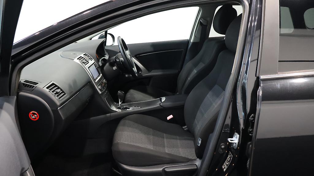 2014 Toyota Avensis Wagon image 325195