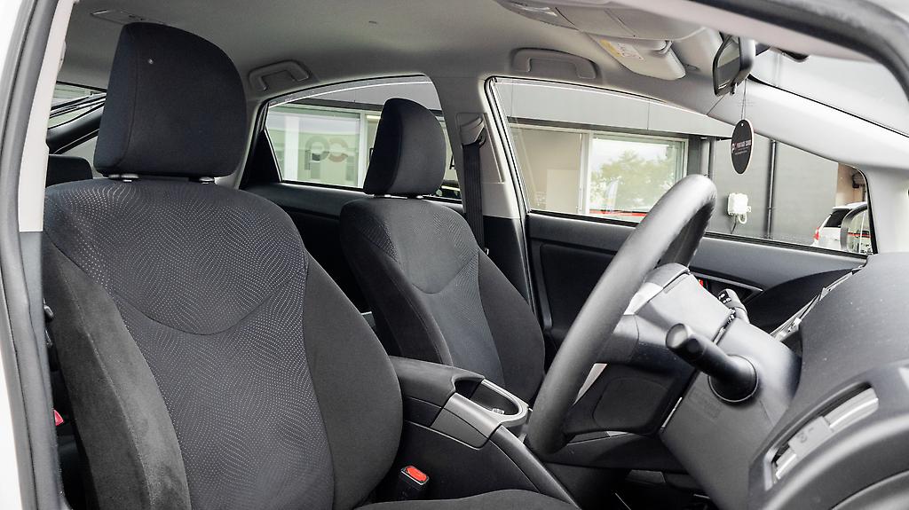 2014 Toyota Prius F spec, Hybrid, Push start image 324310