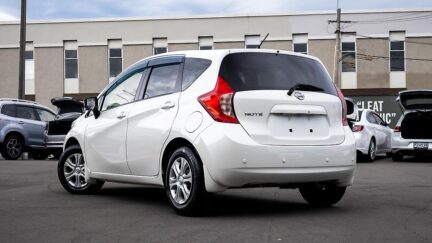 2016 Nissan Note X Model forward colision image 324225