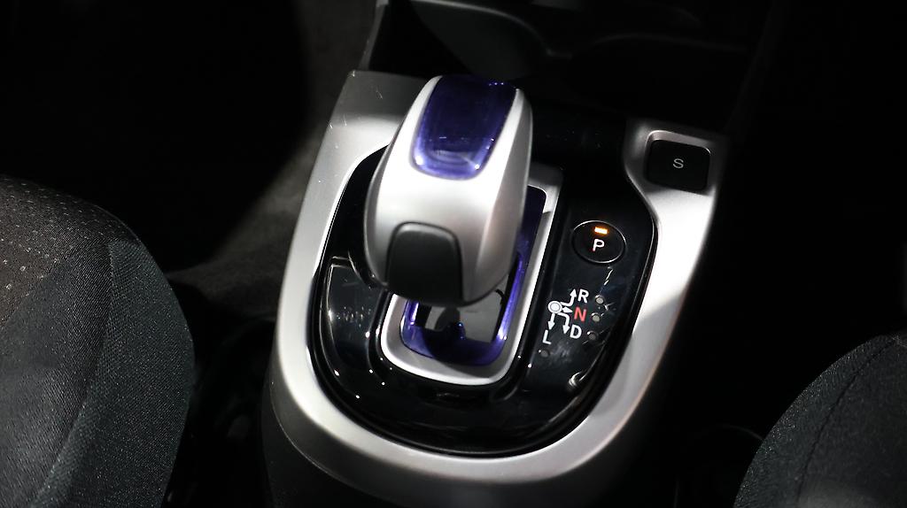 2015 Honda Fit Hybrid F-Package image 323877