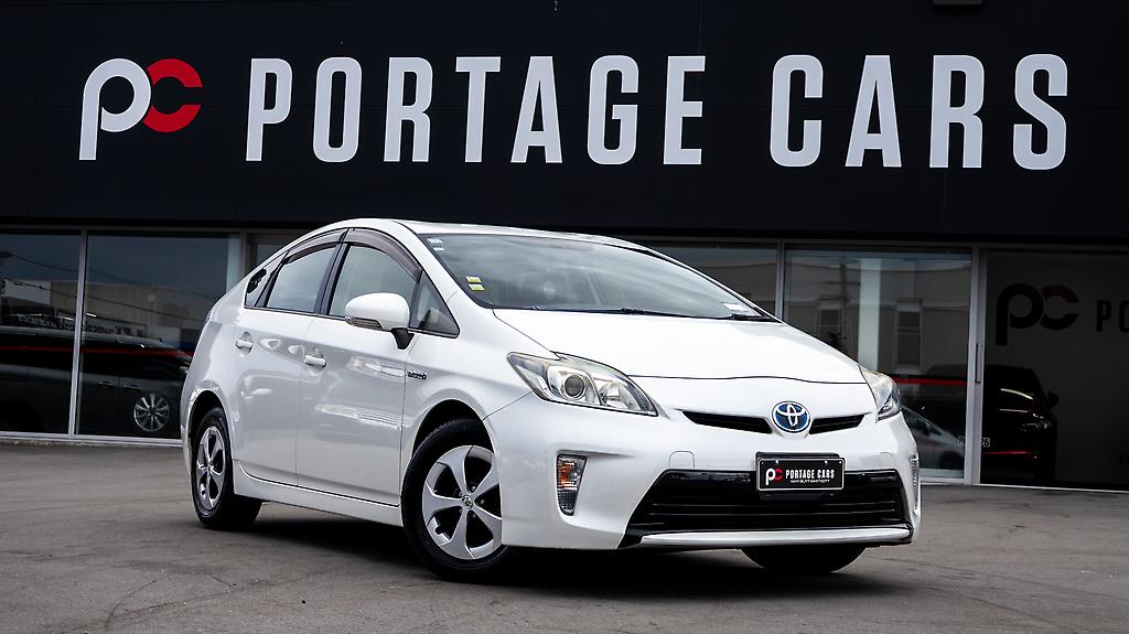 2014 Toyota Prius F spec, Hybrid, Push start image 324300