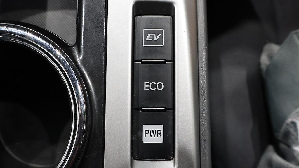 2012 Toyota Prius ALPHA HYBRID 7 Seater image 324129