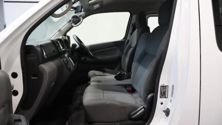2018 Nissan Nv350 NV350 DX 4WD Caravan image 325756