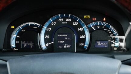 2013 Toyota Camry F hybrid , E seats, Push start image 321149