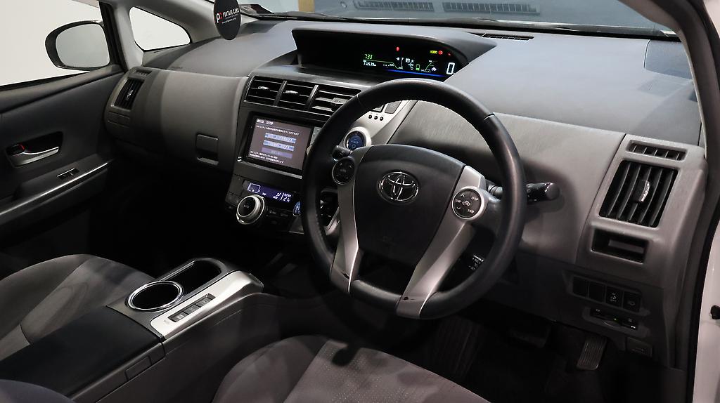 2012 Toyota Prius ALPHA HYBRID 7 Seater image 324122