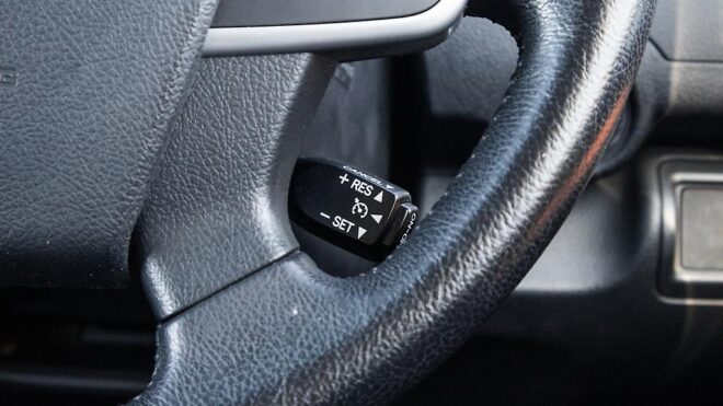 2013 Toyota Camry F hybrid , E seats, Push start image 322400