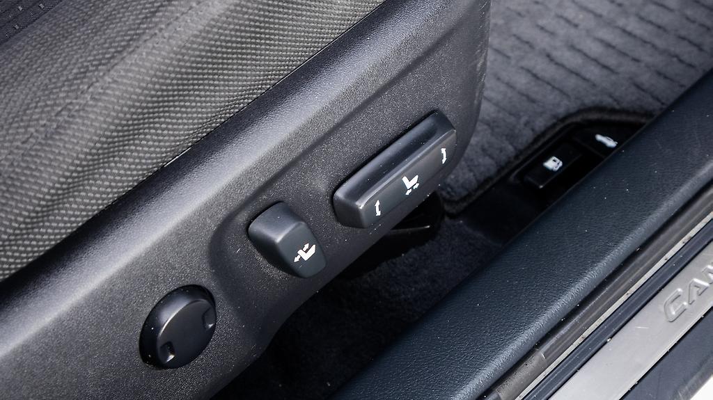 2012 Toyota Camry F hybrid , E seats, Push start image 323714