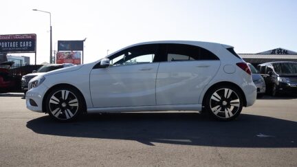 2014 Mercedes-benz A 180 Style Edition Half leather image 324663