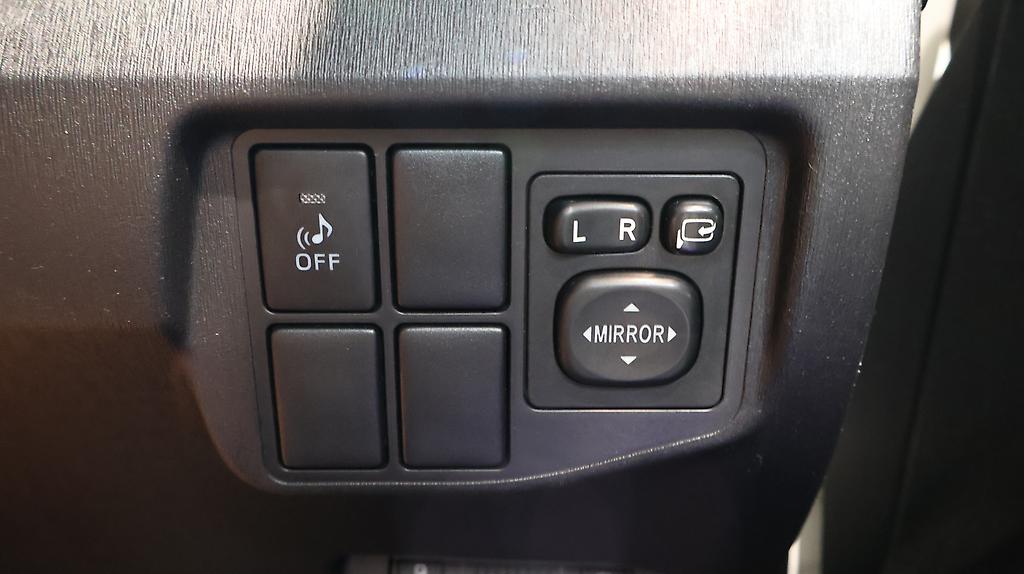 2012 Toyota Prius image 323037