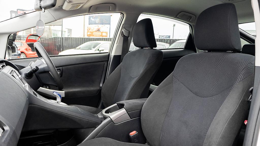 2014 Toyota Prius F spec, Hybrid, Push start image 324315