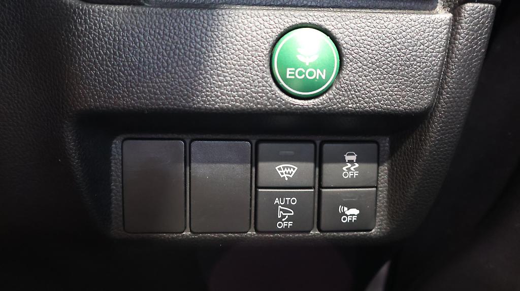 2015 Honda Fit Hybrid L-Package image 324017