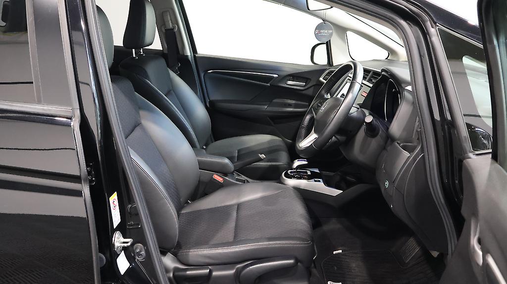 2015 Honda Fit Hybrid L-Package image 323282