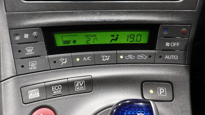 2014 Toyota Prius Climate control – Steering wheel controls image 321756