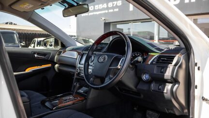 2013 Toyota Camry F hybrid , E seats, Push start image 321153